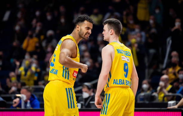 他们坚持 他们坚持