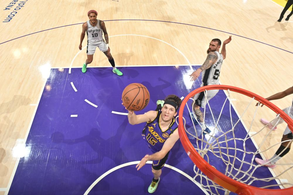 紧随其后 紧随其后